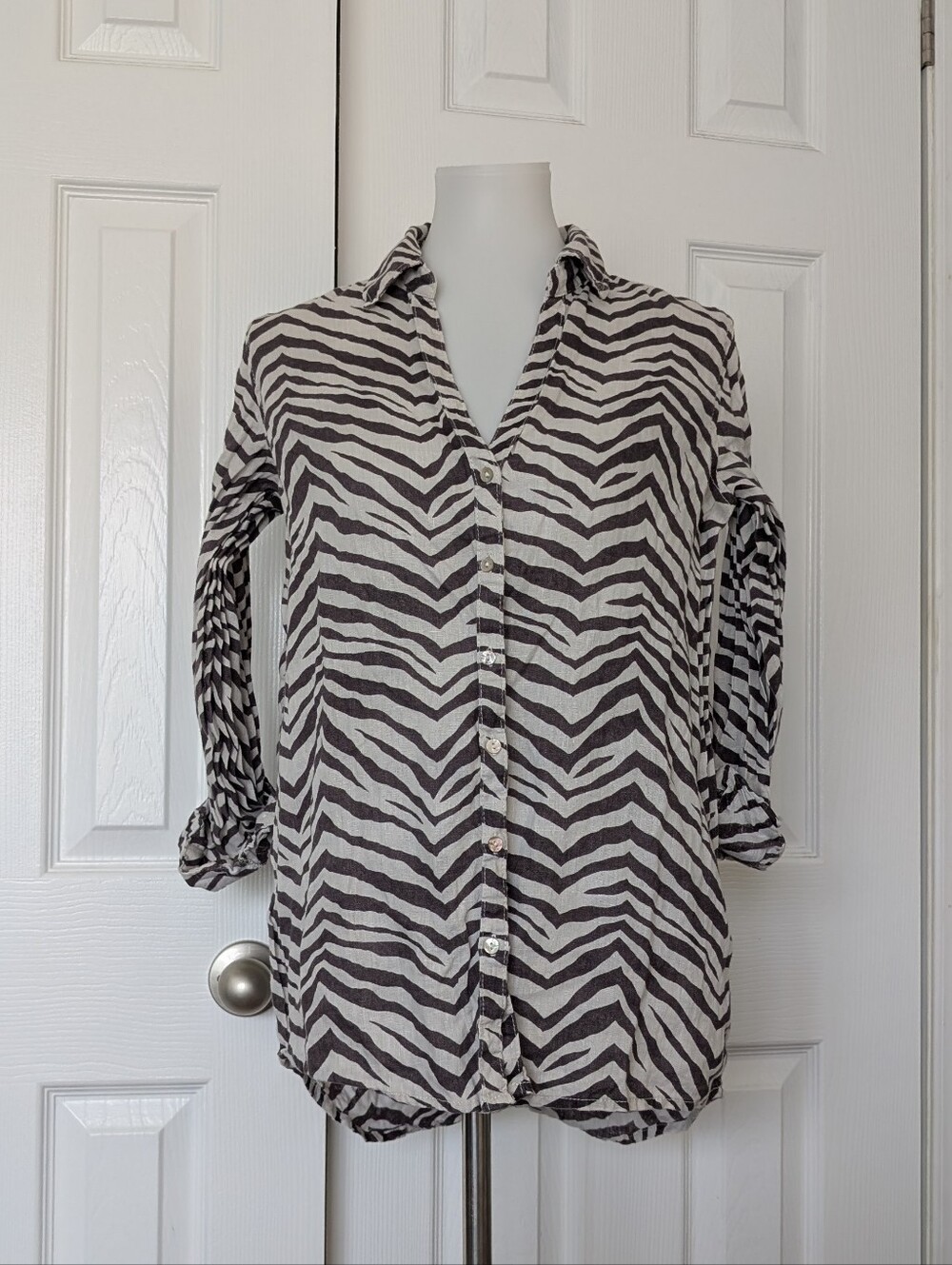Tahari 100% Linen Brown & White Zebra-Stripe Button Down Shirt